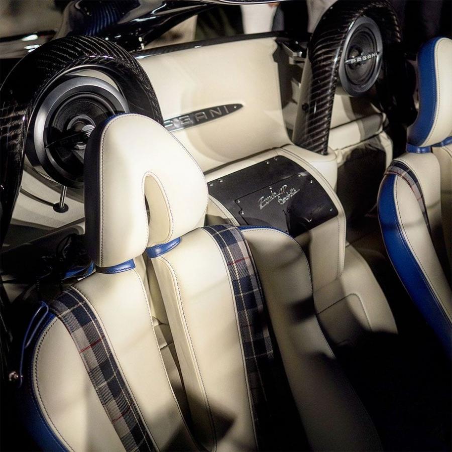 Интерьер Pagani Zonda HP Barchetta (76134) 2017 года  (фото 5 из 19)